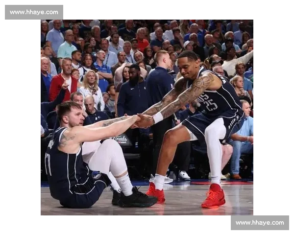东契奇库里巅峰对决引爆全场 NBA小牛与勇士上演西部激情大战